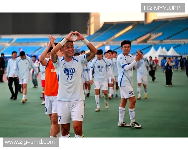 足球激情澎湃激战四方全球赛事掀起热潮挑战极限演绎精彩对决